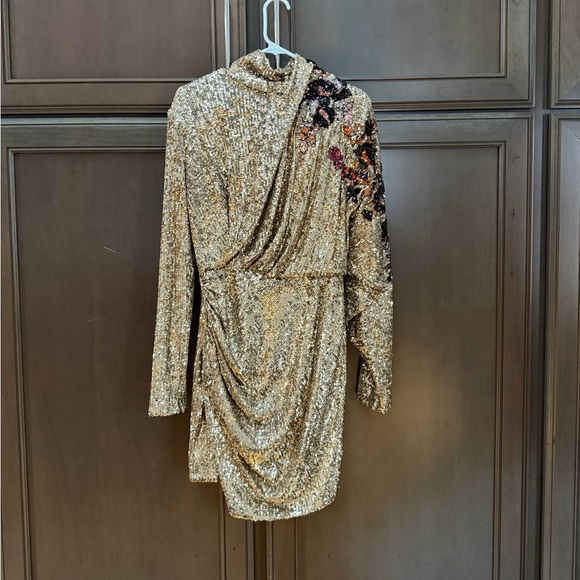 NWT Redemption SEQUINS MINI DRESS WITH SHOULDER EMBROIDERY US 6 - Picture 2 of 10